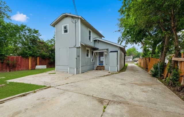 3-bedroom rental at 329 Hot Wells Blvd in San Antonio, TX — photo 4