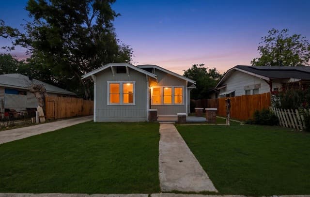rental at 329 Hot Wells Blvd in San Antonio, TX — photo 1