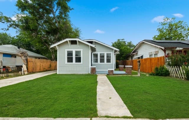 rental at 329 Hot Wells Blvd in San Antonio, TX — photo 2
