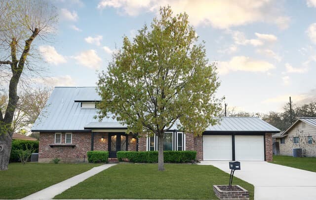 4-bedroom rental at 10807 Mount Ida in San Antonio, TX — photo 5