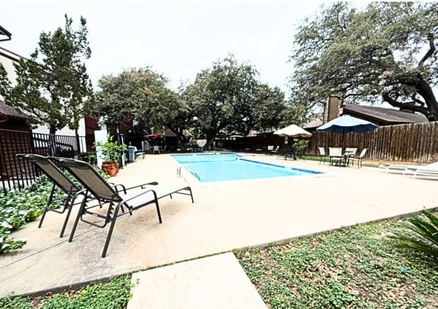 1-bedroom rental at 10527 Perrin Beitel Rd Unit D207 in San Antonio, TX — photo 3