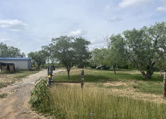 rental at 130 Trails End in Pleasanton, TX — photo 1