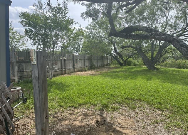rental at 130 Trails End in Pleasanton, TX — photo 4
