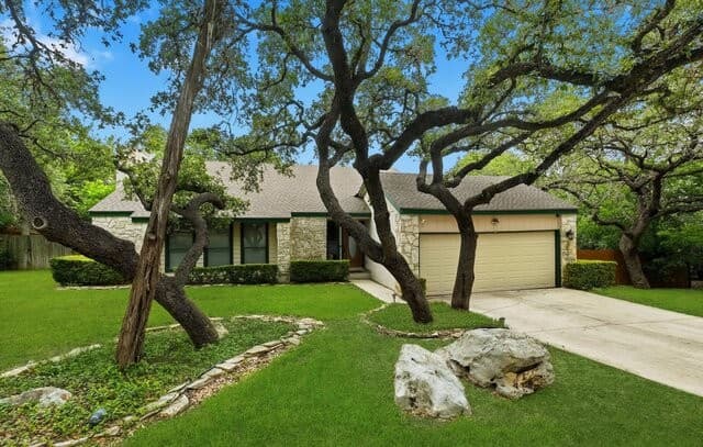 3-bedroom rental at 2023 Encino Valley St in San Antonio, TX — photo 3