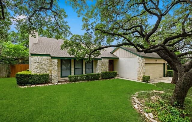 3-bedroom rental at 2023 Encino Valley St in San Antonio, TX — photo 5