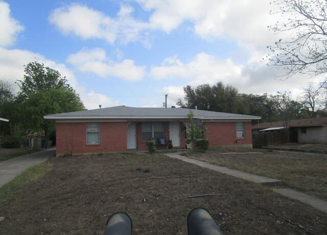 rental at 207 Sunnyland in San Antonio, TX — photo 1