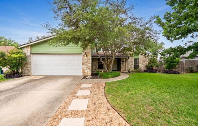 3-bedroom rental at 3306 Morning Brook in San Antonio, TX — photo 2