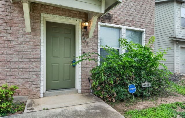 3-bedroom rental at 4415 Southton Way in San Antonio, TX — photo 4
