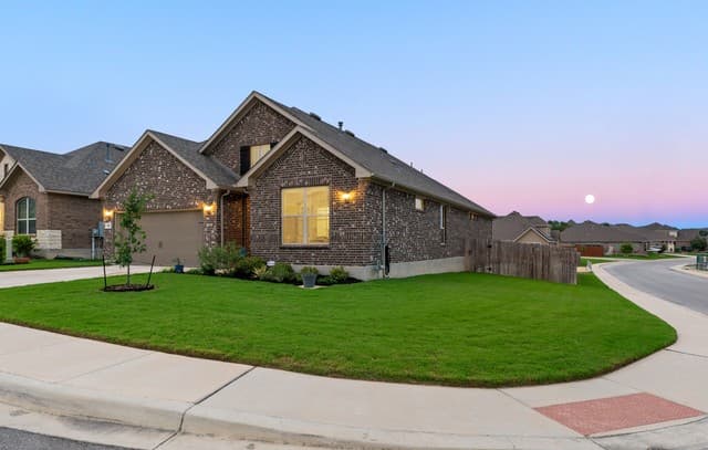 3-bedroom rental at 308 Sonata Cyn in Spring Branch, TX — photo 2