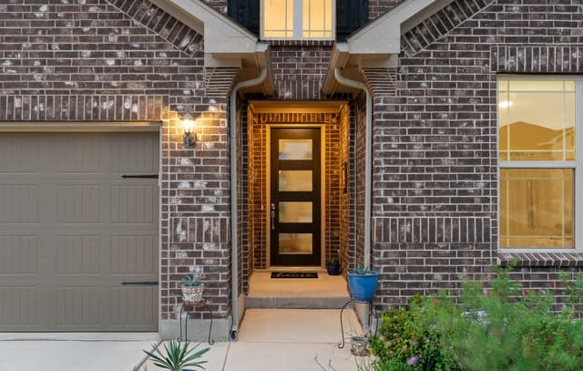 3-bedroom rental at 308 Sonata Cyn in Spring Branch, TX — photo 3