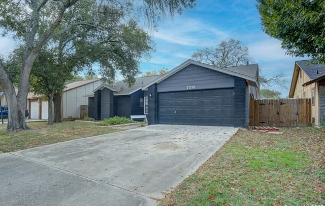 3-bedroom rental at 7291 Shadow Ridge in San Antonio, TX — photo 2