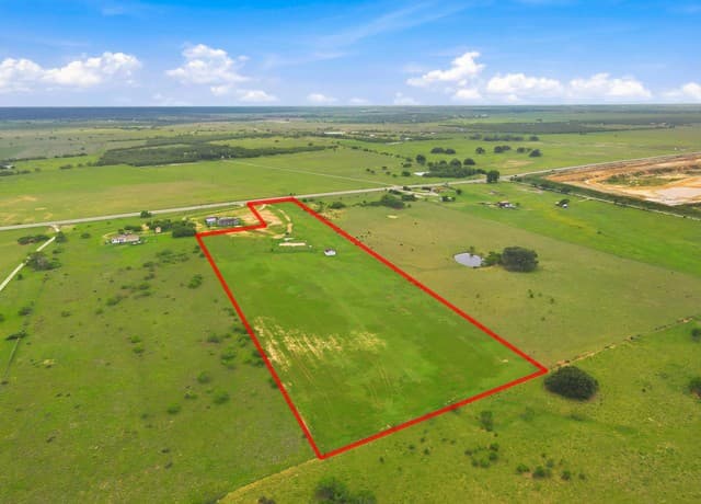 rental at 4488 State Highway 97 W in Floresville, TX — photo 4
