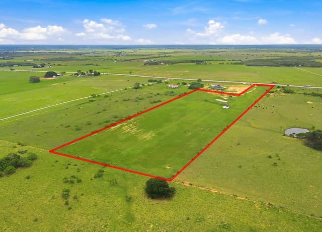 rental at 4488 State Highway 97 W in Floresville, TX — photo 5