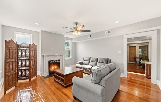 4-bedroom rental at 1043 Steves Ave in San Antonio, TX — photo 2