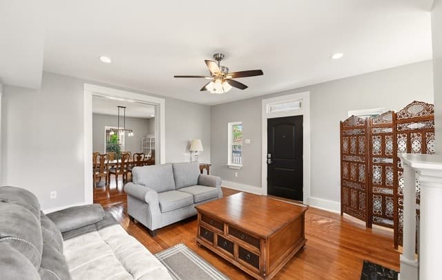 4-bedroom rental at 1043 Steves Ave in San Antonio, TX — photo 4