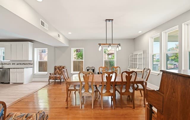 4-bedroom rental at 1043 Steves Ave in San Antonio, TX — photo 5