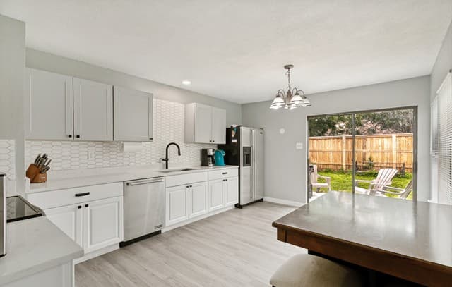 3-bedroom rental at 6703 Country Breeze in San Antonio, TX — photo 3