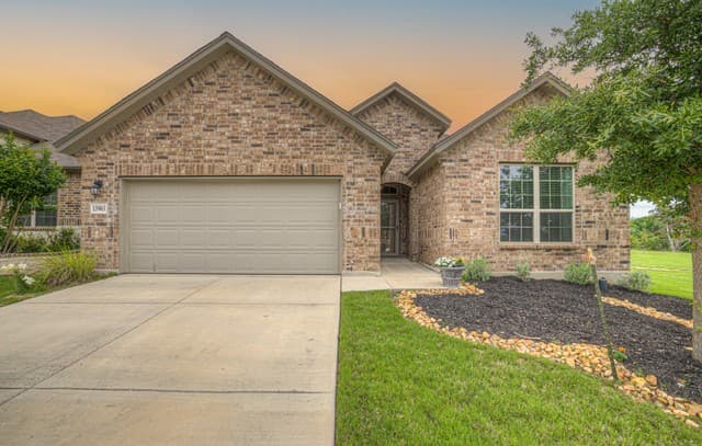2-bedroom rental at 13903 Cool Dawn in San Antonio, TX — photo 2