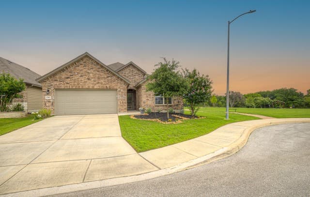 2-bedroom rental at 13903 Cool Dawn in San Antonio, TX — photo 3