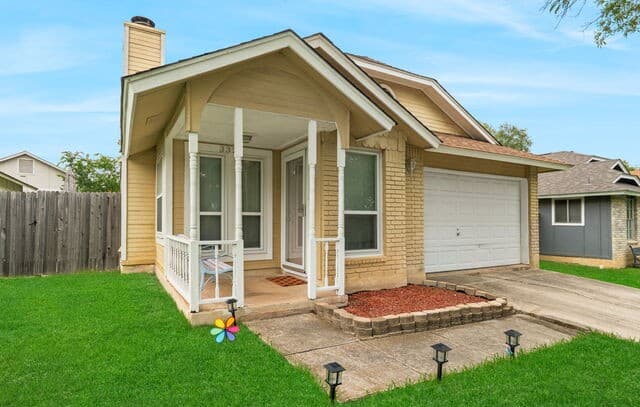 3-bedroom rental at 3326 Stoney Star in San Antonio, TX — photo 2