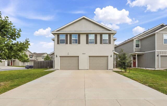 rental at 13523 Tulipwood Nook in San Antonio, TX — photo 1