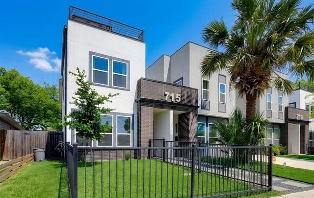 3-bedroom rental at 715 Eleanor Ave Unit 101 in San Antonio, TX — photo 3