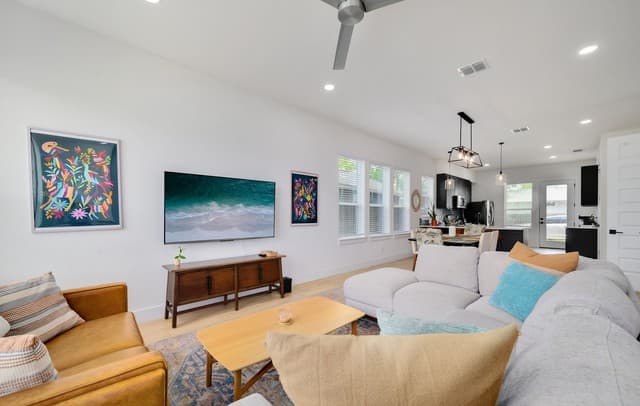 3-bedroom rental at 715 Eleanor Ave Unit 101 in San Antonio, TX — photo 4