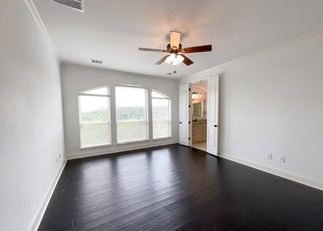 5-bedroom rental at 16819 Sonoma Rdg in San Antonio, TX — photo 4