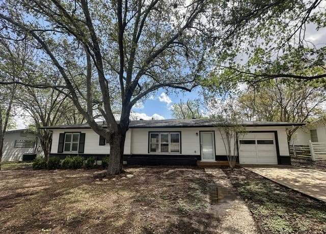 3-bedroom rental at 740 Rittiman Rd in Terrell Hills, TX — photo 1