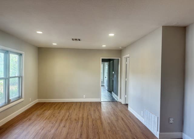 3-bedroom rental at 740 Rittiman Rd in Terrell Hills, TX — photo 2