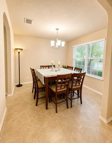 5-bedroom rental at 8928 Quihi in San Antonio, TX — photo 2