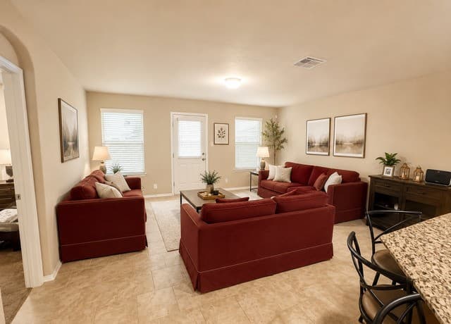 5-bedroom rental at 8928 Quihi in San Antonio, TX — photo 5