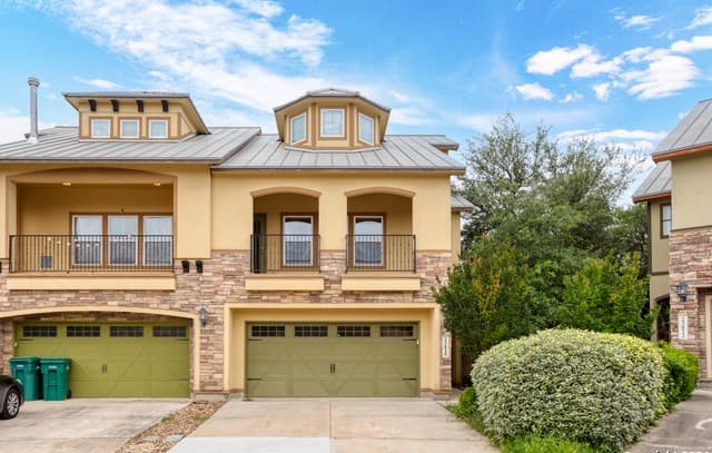 3-bedroom rental at 23819 Stately Oaks in San Antonio, TX — photo 1