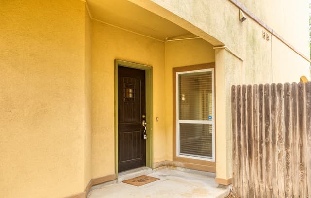 3-bedroom rental at 23819 Stately Oaks in San Antonio, TX — photo 2