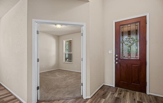 4-bedroom rental at 129 Enchanted View in Cibolo, TX — photo 2