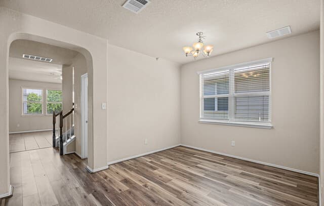 4-bedroom rental at 129 Enchanted View in Cibolo, TX — photo 4
