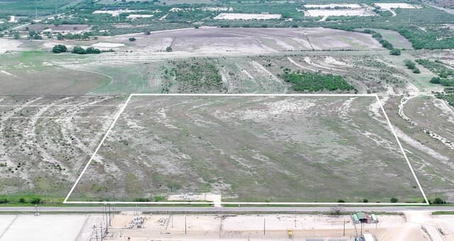 rental at 675 Fm 882 in Kenedy, TX — photo 1