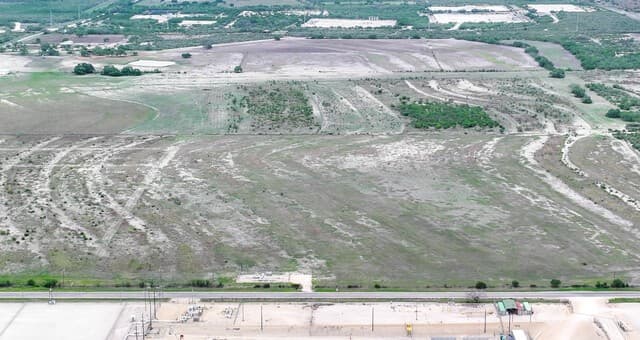 rental at 675 Fm 882 in Kenedy, TX — photo 2