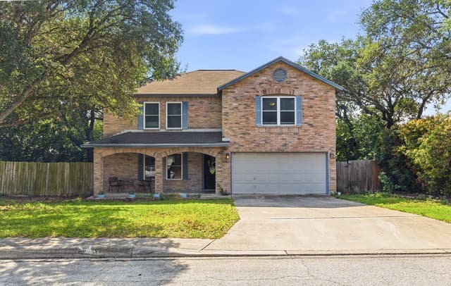 4-bedroom rental at 7503 Garden Grv in San Antonio, TX — photo 2