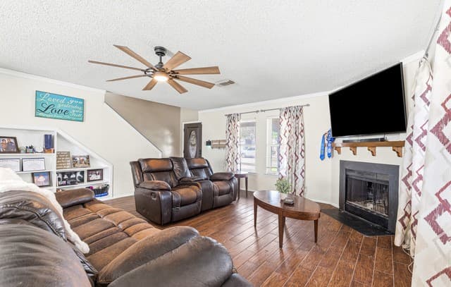 4-bedroom rental at 7503 Garden Grv in San Antonio, TX — photo 5