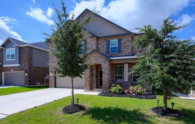 4-bedroom rental at 5332 Espinoso Way in San Antonio, TX — photo 3
