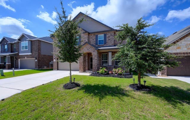 4-bedroom rental at 5332 Espinoso Way in San Antonio, TX — photo 4