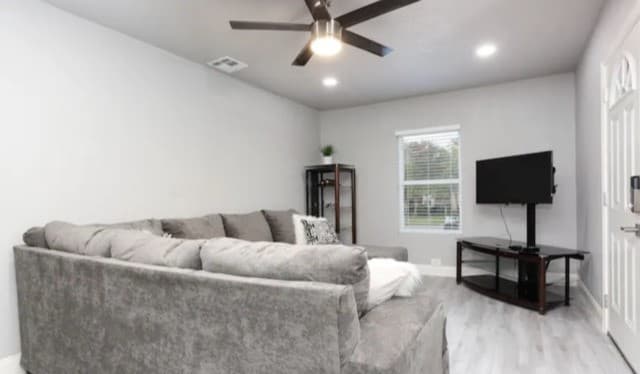 4-bedroom rental at 519 Thorain Blvd in San Antonio, TX — photo 3