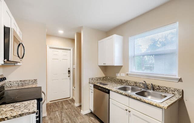 3-bedroom rental at 543 Dorie St in San Antonio, TX — photo 4