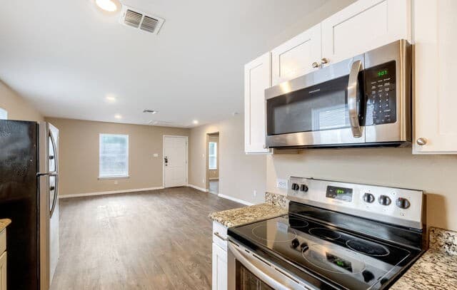 3-bedroom rental at 543 Dorie St in San Antonio, TX — photo 5