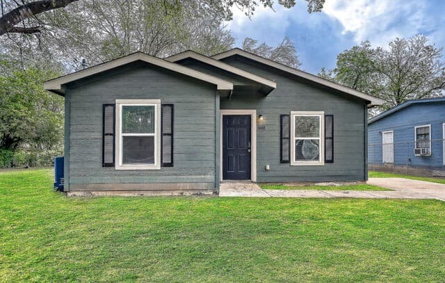 3-bedroom rental at 1408 Allende in San Antonio, TX — photo 1