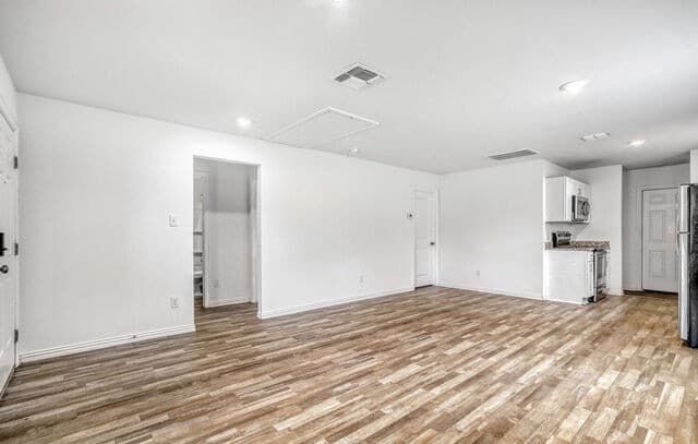 3-bedroom rental at 1408 Allende in San Antonio, TX — photo 2