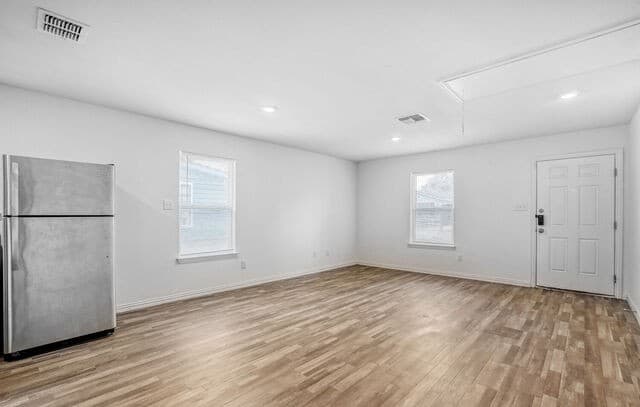3-bedroom rental at 1408 Allende in San Antonio, TX — photo 3