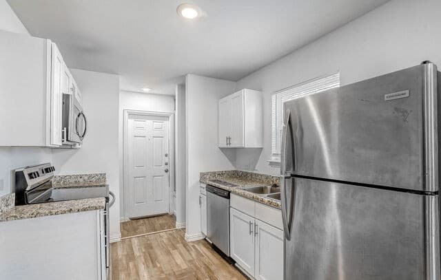 3-bedroom rental at 1408 Allende in San Antonio, TX — photo 4