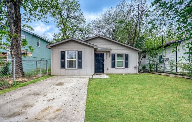 3-bedroom rental at 519 S San Gabriel Ave in San Antonio, TX — photo 1